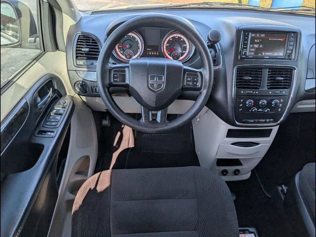 Used 2018 Dodge Grand Caravan SE FWD image 11