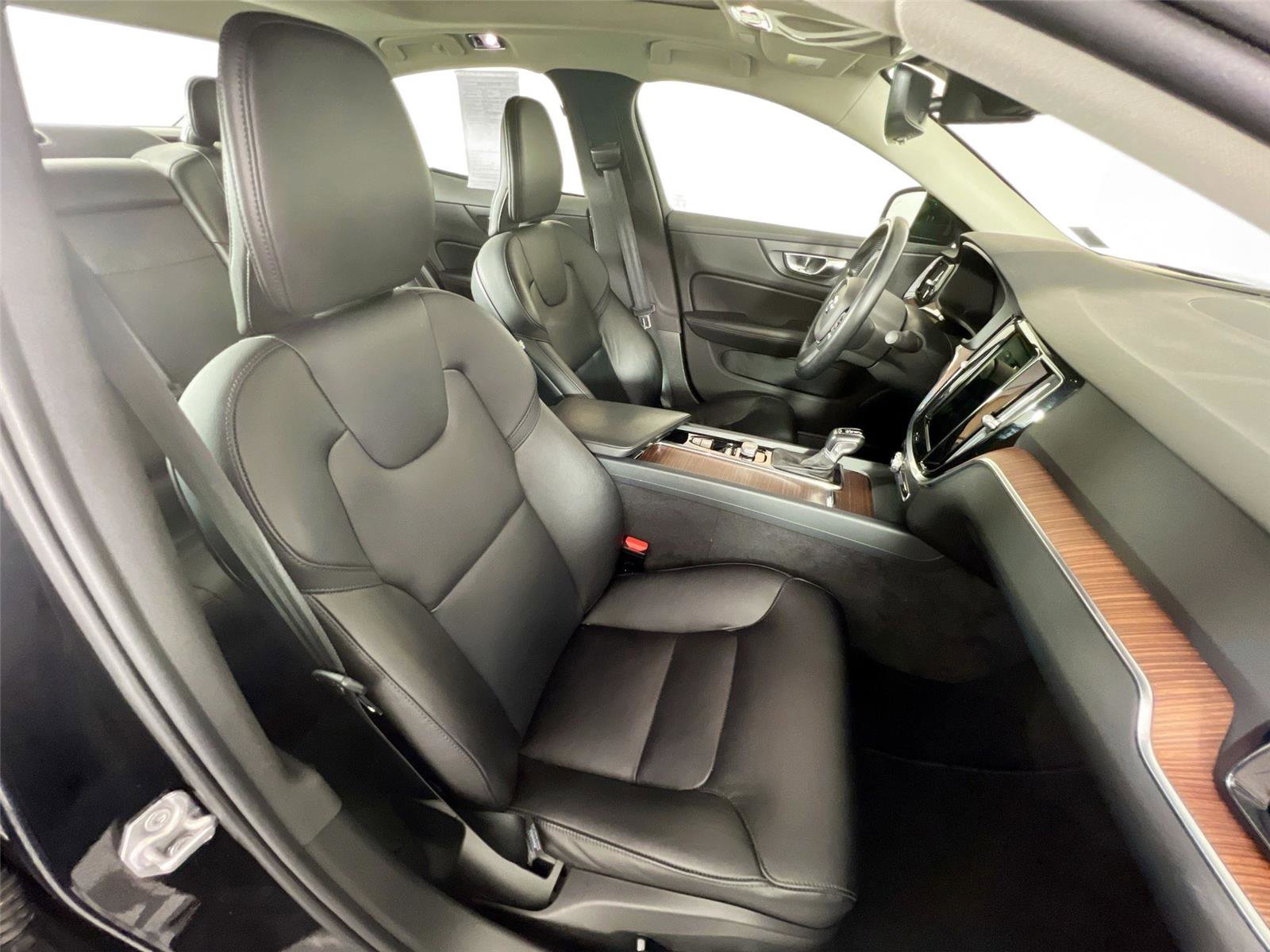 Used 2021 Volvo S60 T6 Momentum w/ Advanced Package AWD/4WD image 26