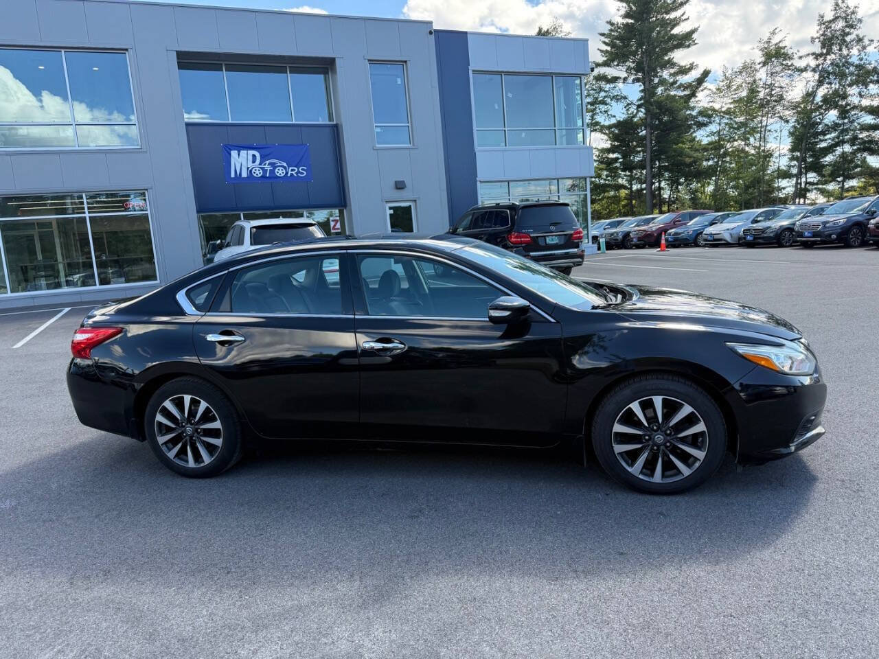 Used 2017 Nissan Altima 2.5 SV w/ Convenience Package FWD image 7