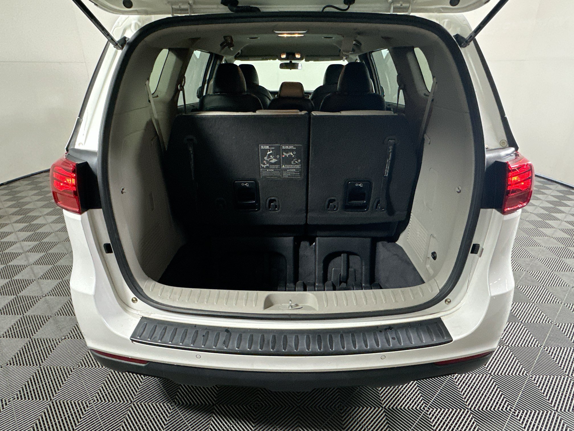 Used 2020 Kia Sedona EX FWD image 31