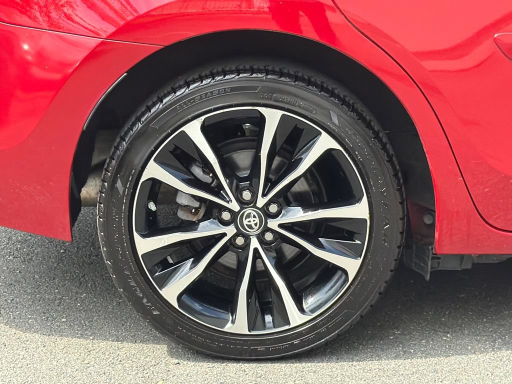 Used 2017 Toyota Corolla SE w/ SE Premium Package FWD image 7