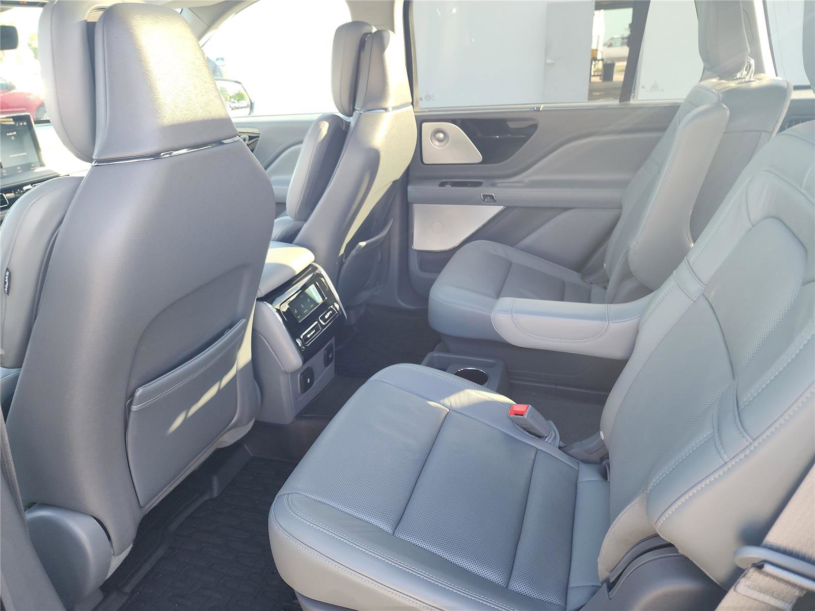 Used 2020 Lincoln Aviator Reserve w/ Equipment Group 202A image 18