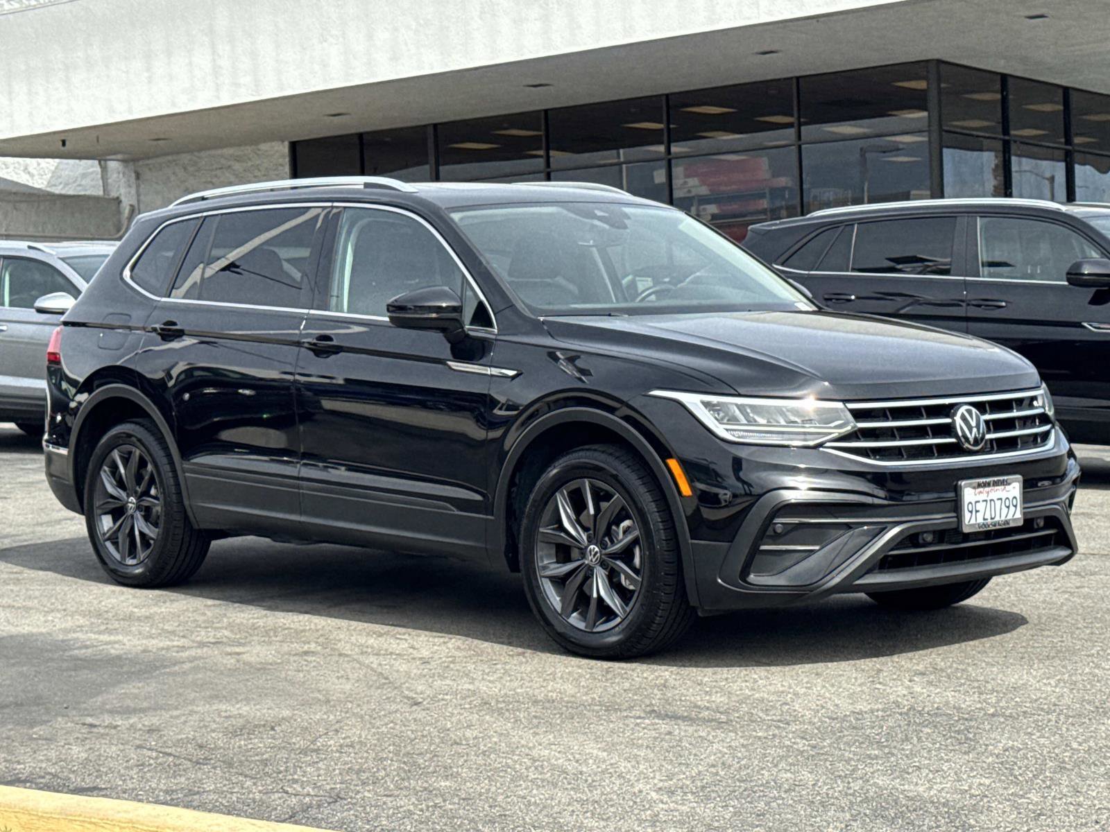 Certified 2023 Volkswagen Tiguan SE w/ Panoramic Sunroof Package image 7