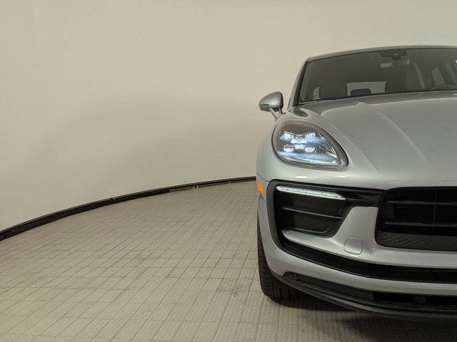 Certified 2025 Porsche Macan AWD/4WD image 13