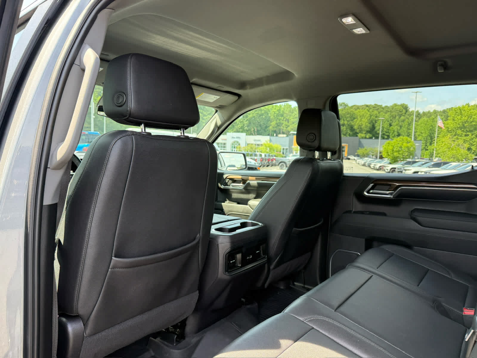 Used 2024 Chevrolet Silverado 1500 LT Trail Boss w/ LT Trail Boss Premium Package AWD/4WD image 27
