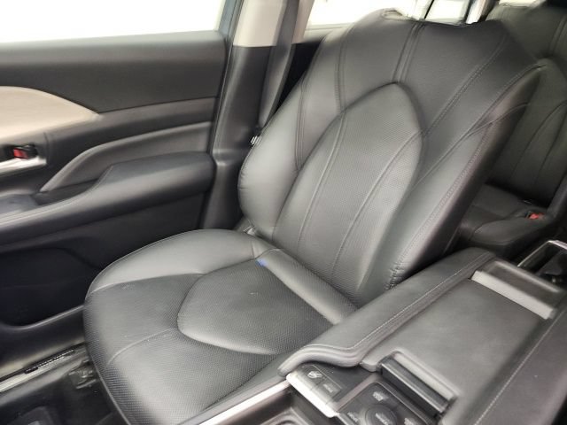 Certified 2025 Toyota Grand Highlander AWD image 17