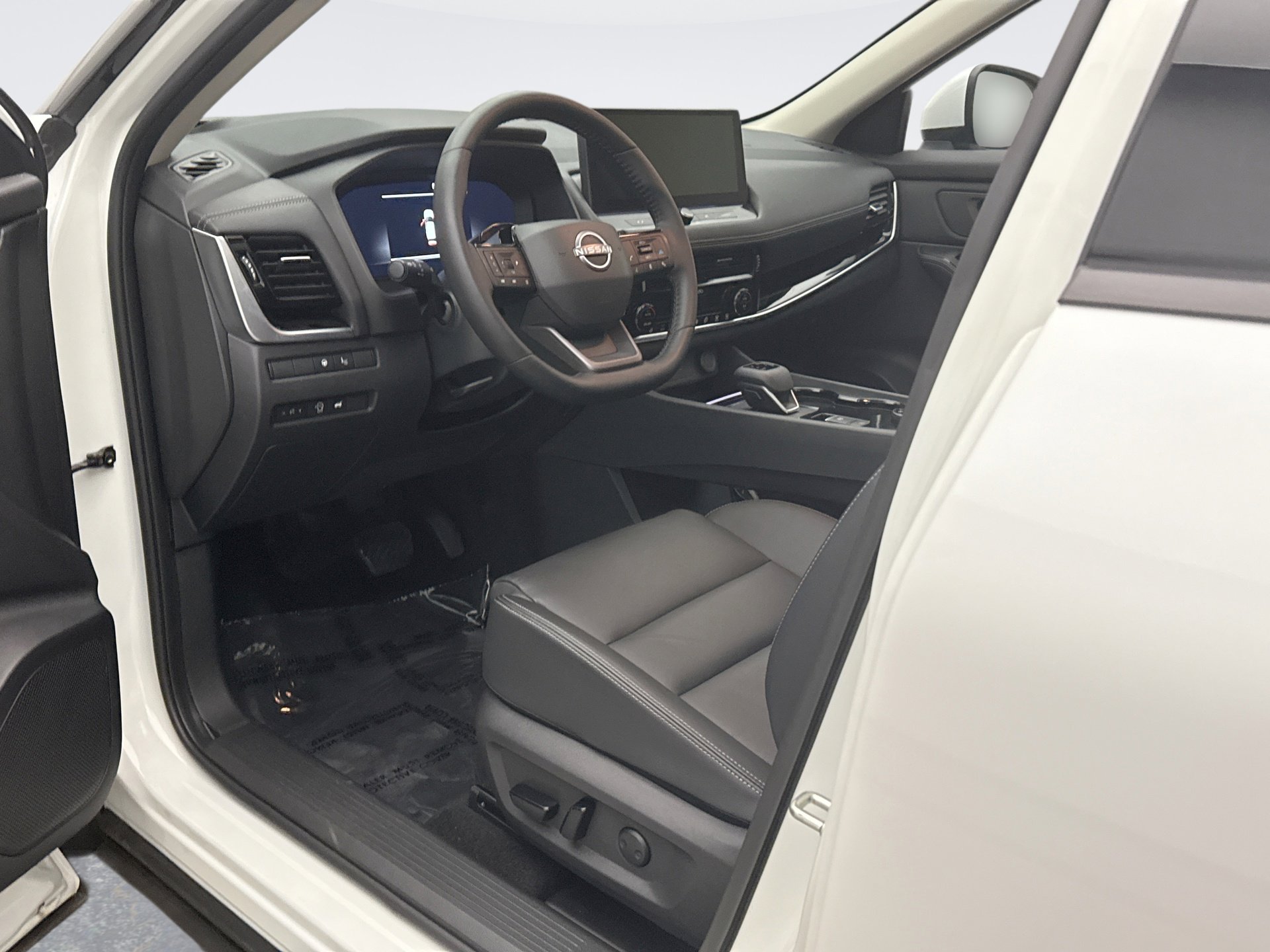 Used 2025 Nissan Rogue SL w/ Tech Package AWD/4WD image 10