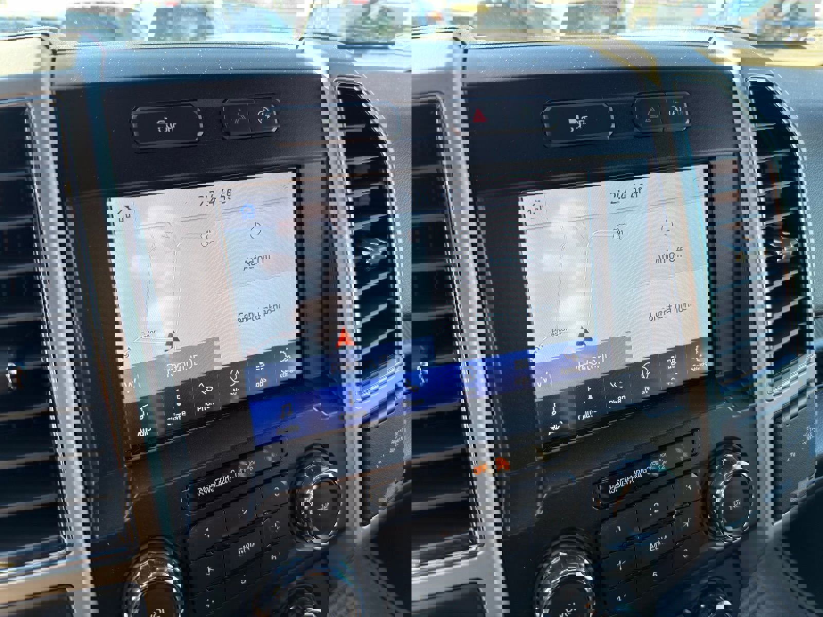 Used 2019 Ford F150 Lariat image 28