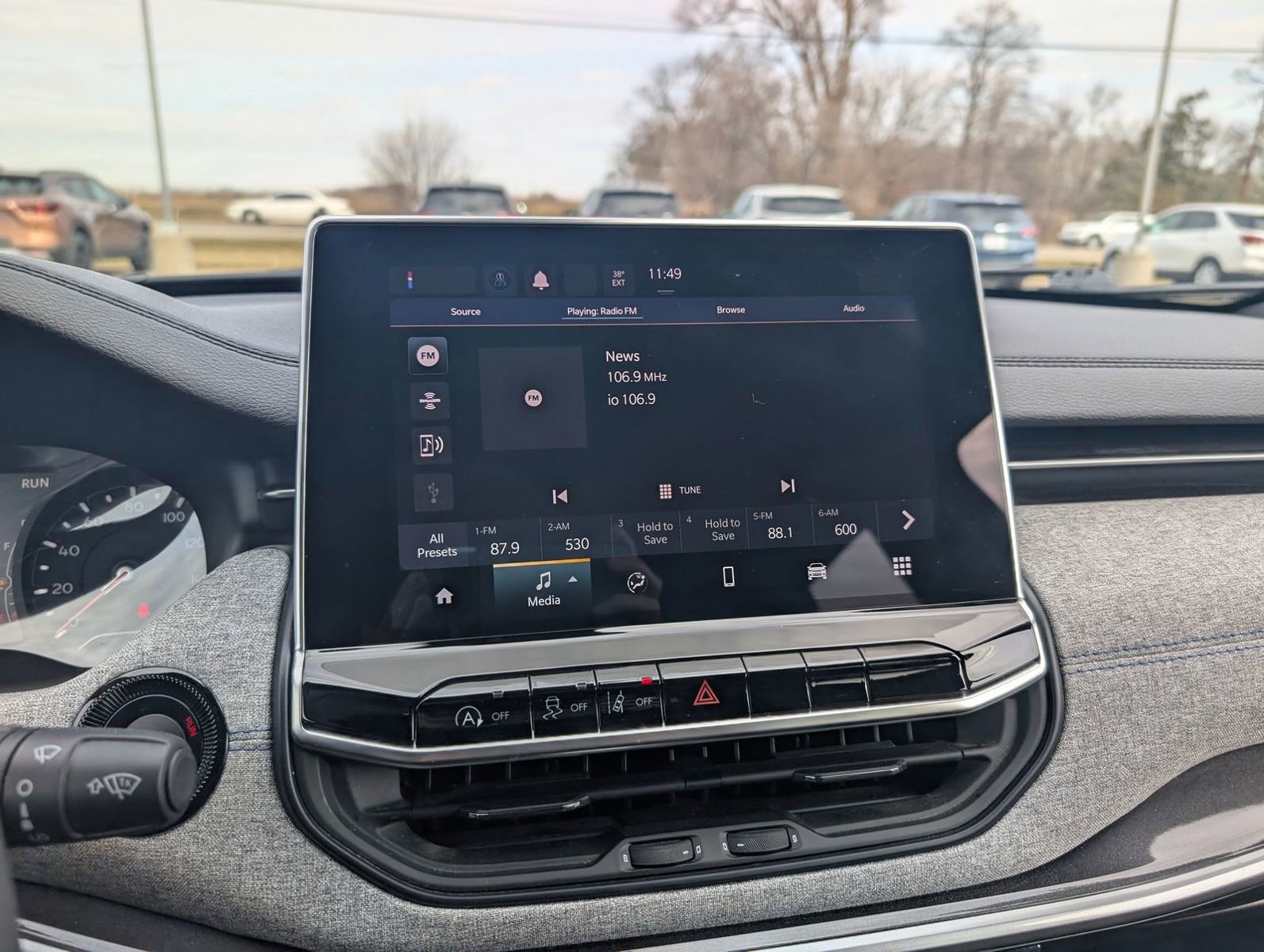 Used 2024 Jeep Compass Latitude image 15