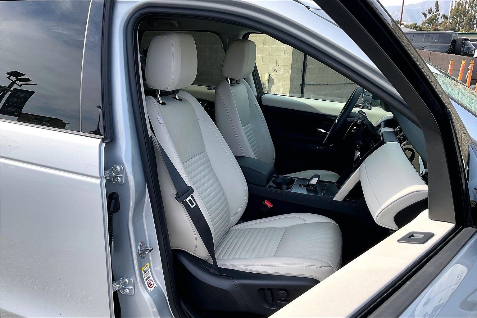 Certified 2025 Land Rover Discovery Sport S image 7