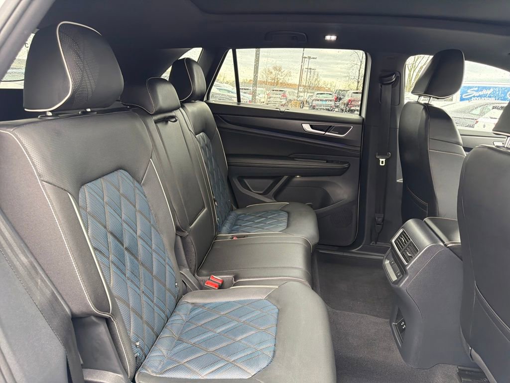Used 2025 Volkswagen Atlas Cross Sport SEL Premium R-Line image 42