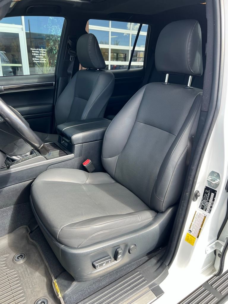 Used 2023 Lexus GX 460 Premium w/ Premium Package AWD/4WD image 11