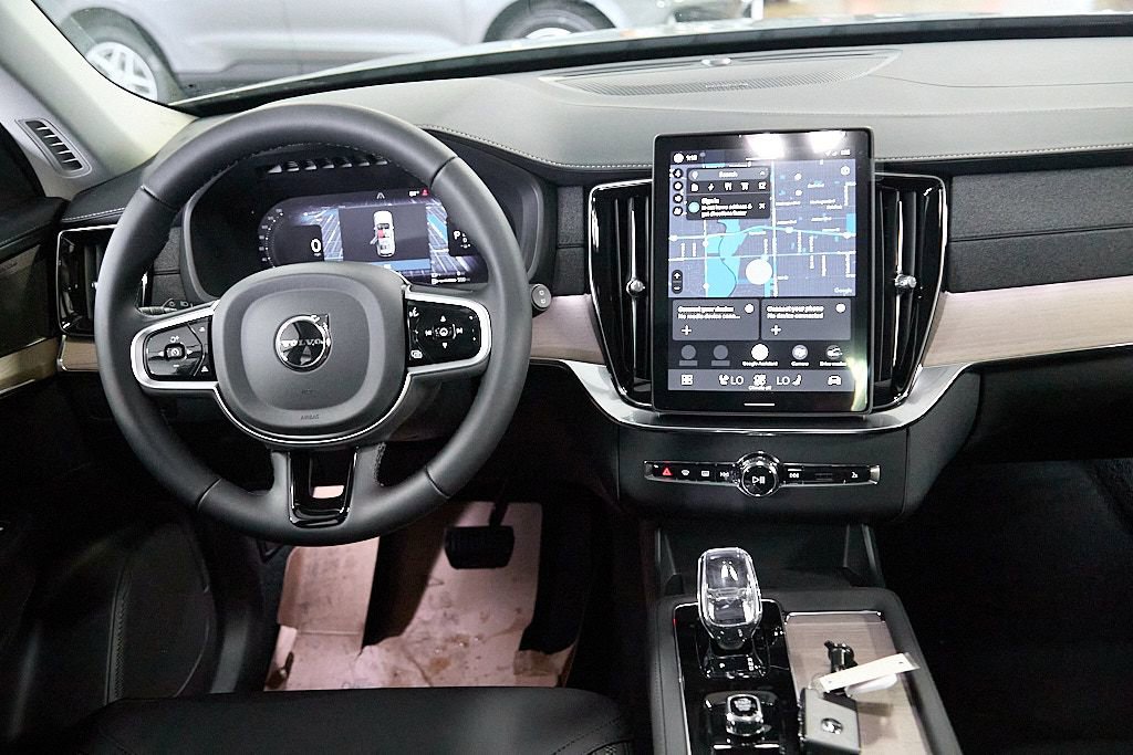 New 2026 Volvo XC90 T8 Plus w/ Protection Package image 25