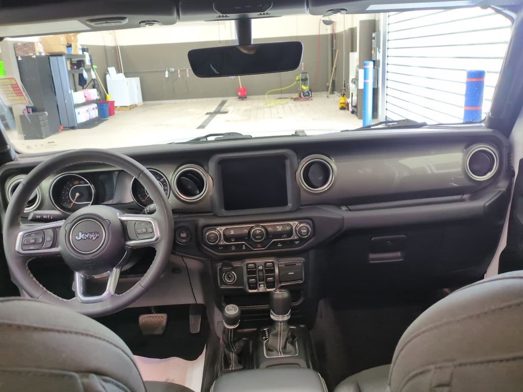 Used 2023 Jeep Wrangler Sahara image 7