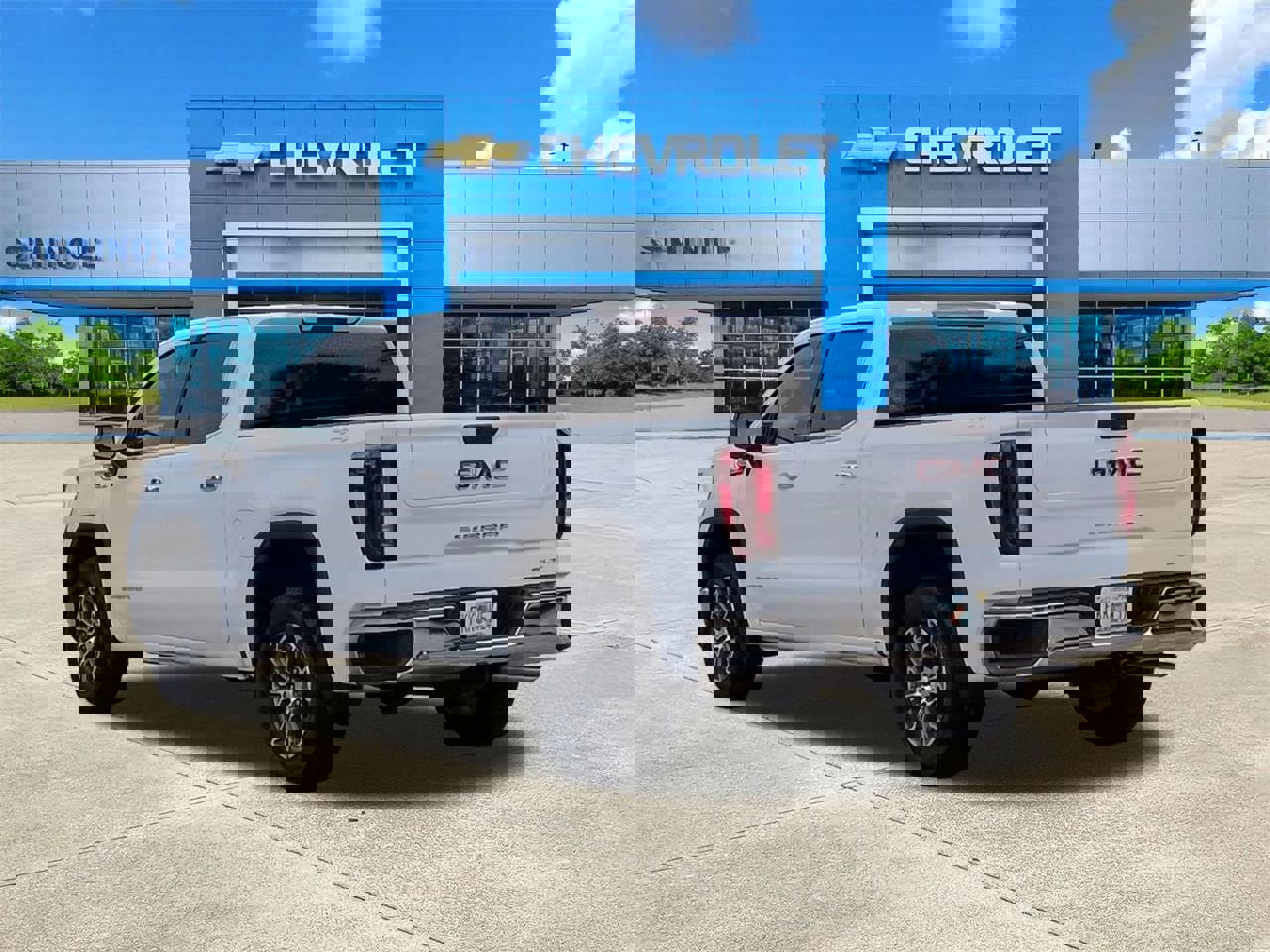 Certified 2026 GMC Sierra 1500 SLT image 3