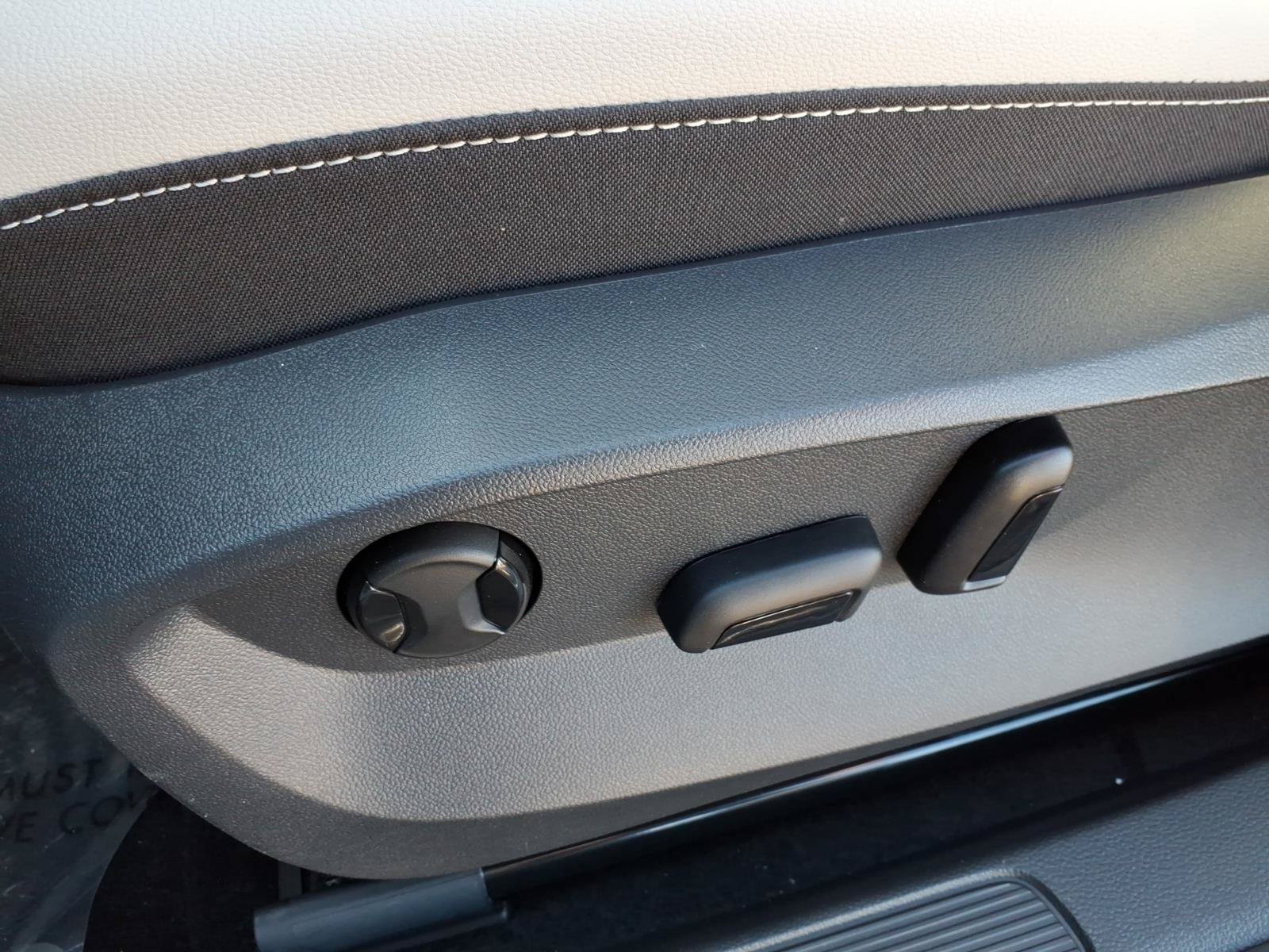New 2026 Volkswagen Taos SE FWD image 12