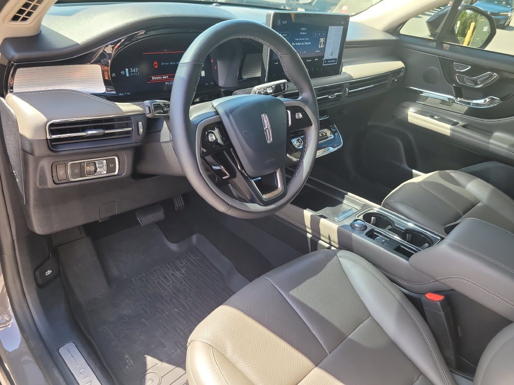 Certified 2025 Lincoln Corsair AWD w/ Equipment Group 101A image 16