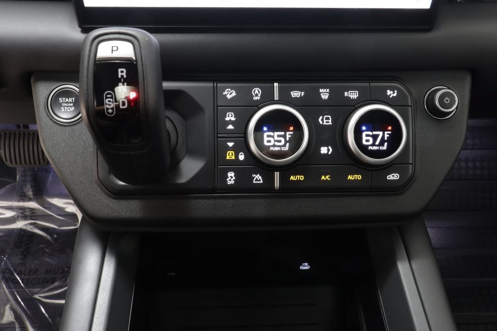 Certified 2025 Land Rover Defender 110 X-Dynamic SE AWD/4WD image 13