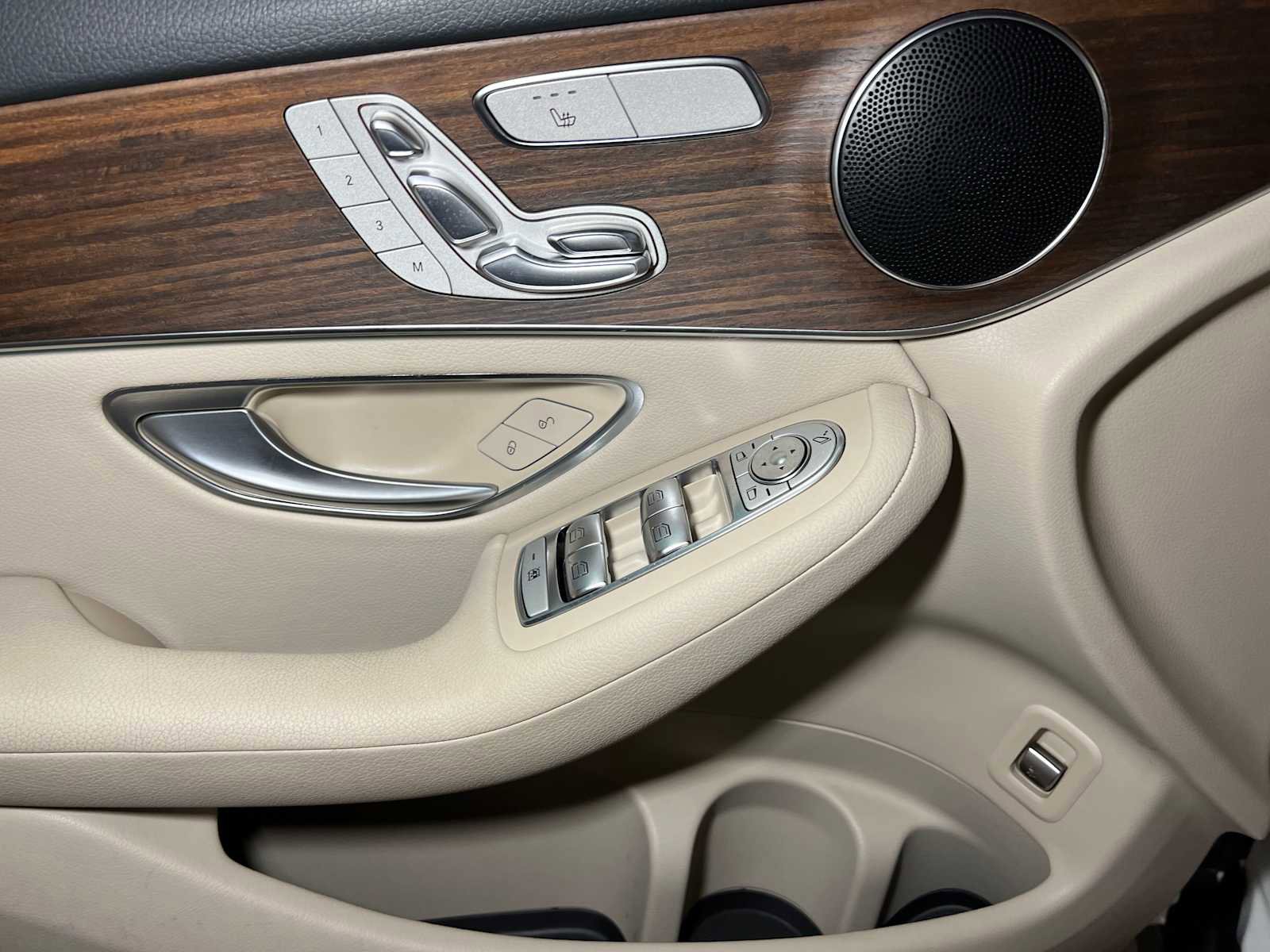 Used 2022 Mercedes-Benz GLC 300 4MATIC image 22