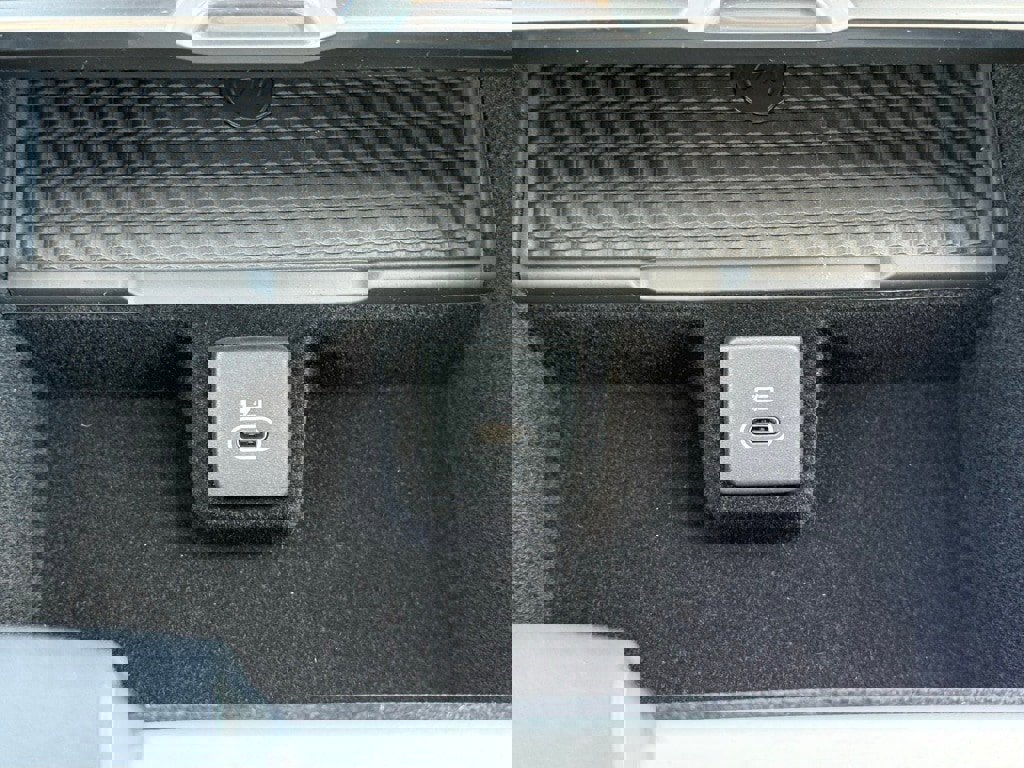 New 2025 Land Rover Range Rover SE image 23