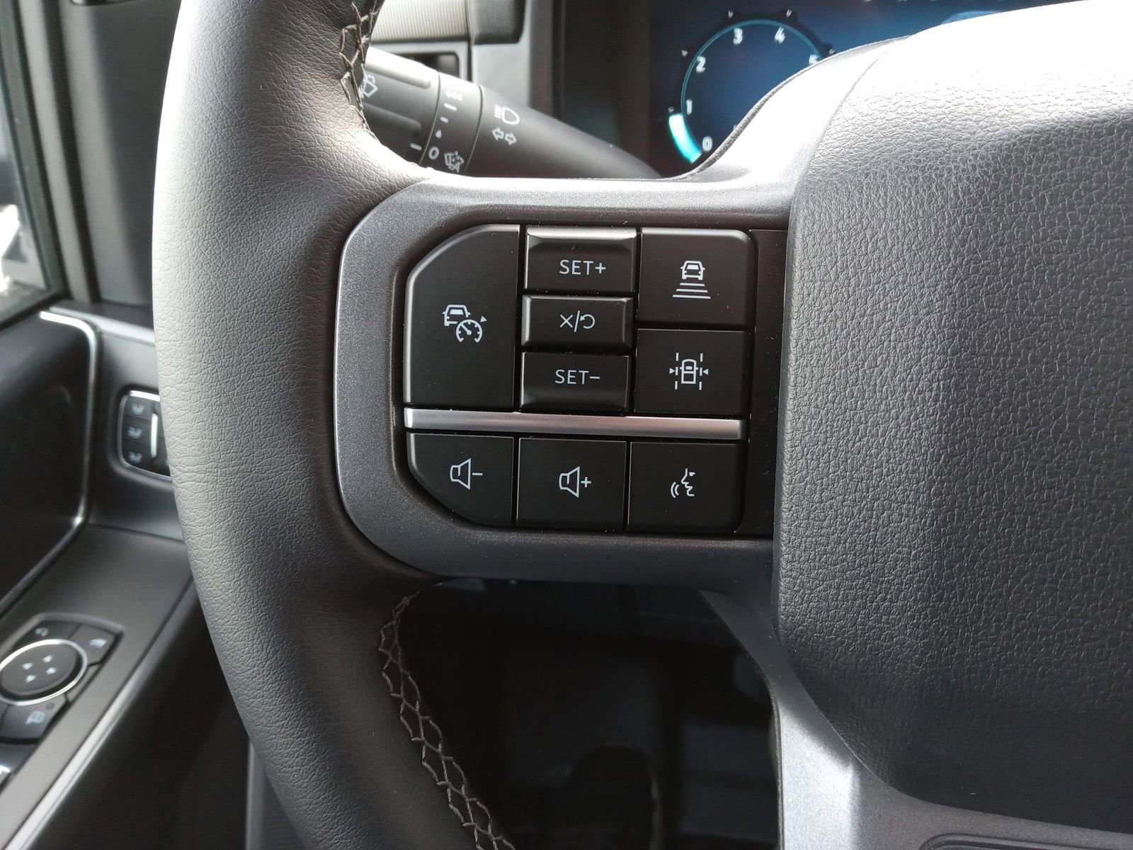 Used 2025 Ford F150 Lariat w/ Equipment Group 502A High image 21