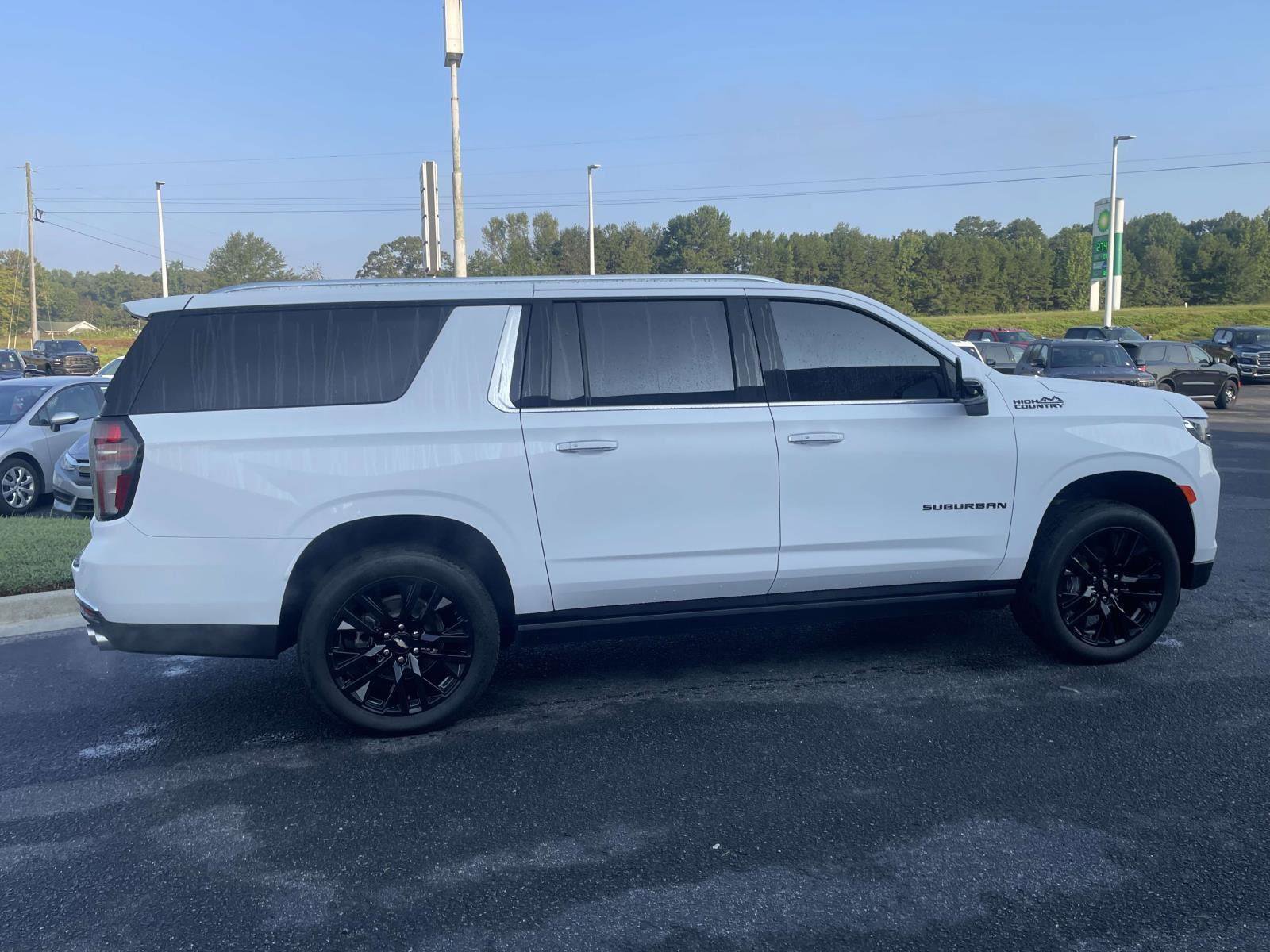 Used 2024 Chevrolet Suburban High Country image 12