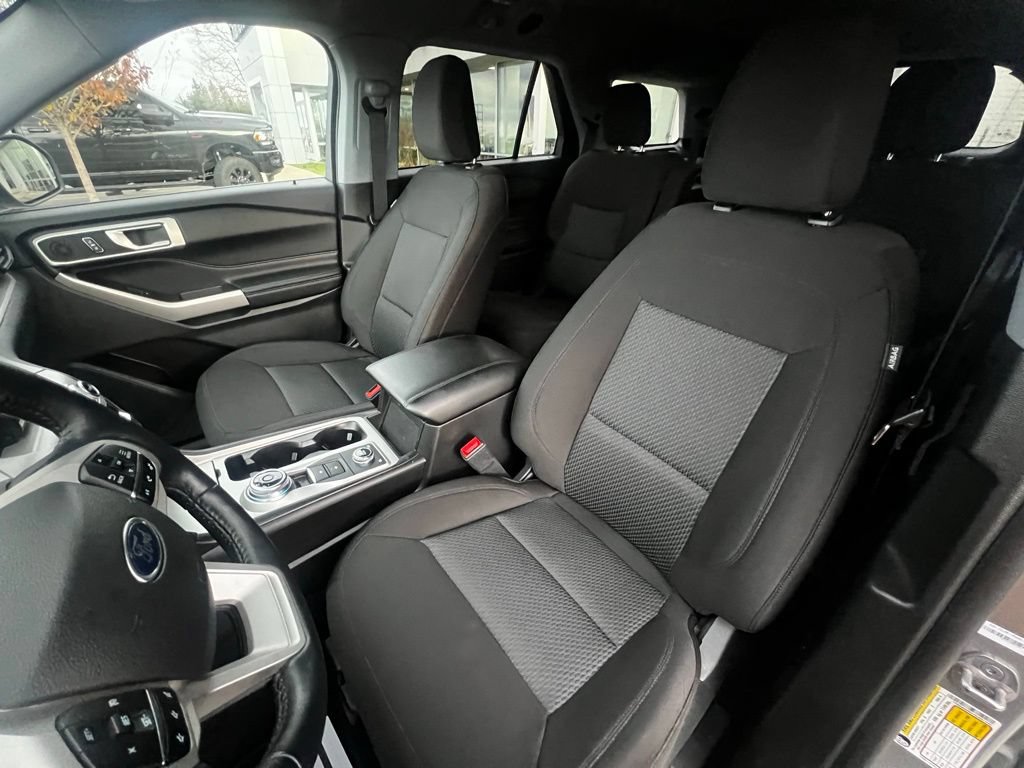 Used 2023 Ford Explorer XLT AWD/4WD image 30