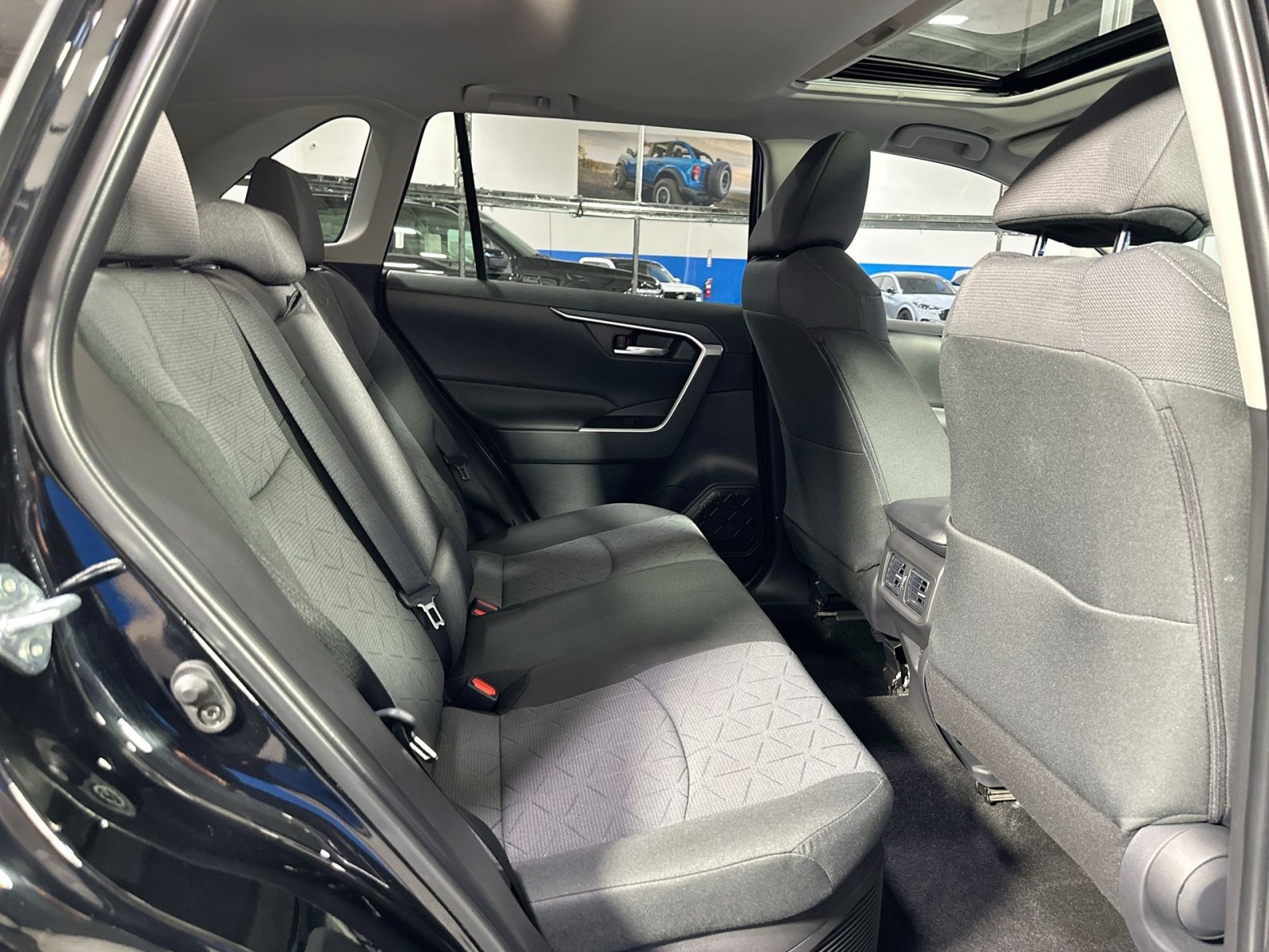 Used 2025 Toyota RAV4 XLE image 31