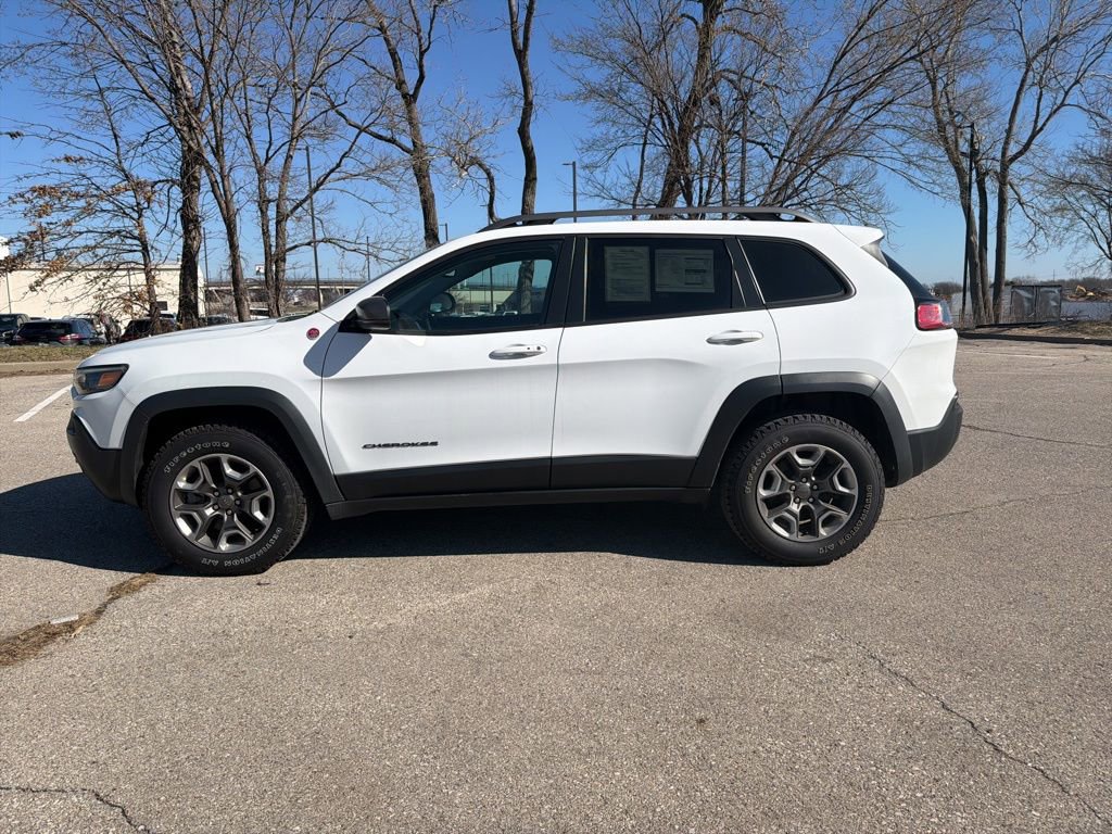 Used 2019 Jeep Cherokee Trailhawk w/ Cold Weather Group AWD/4WD image 11