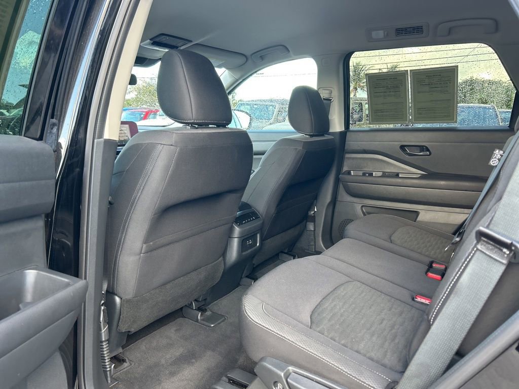 Used 2025 Nissan Pathfinder SV image 34