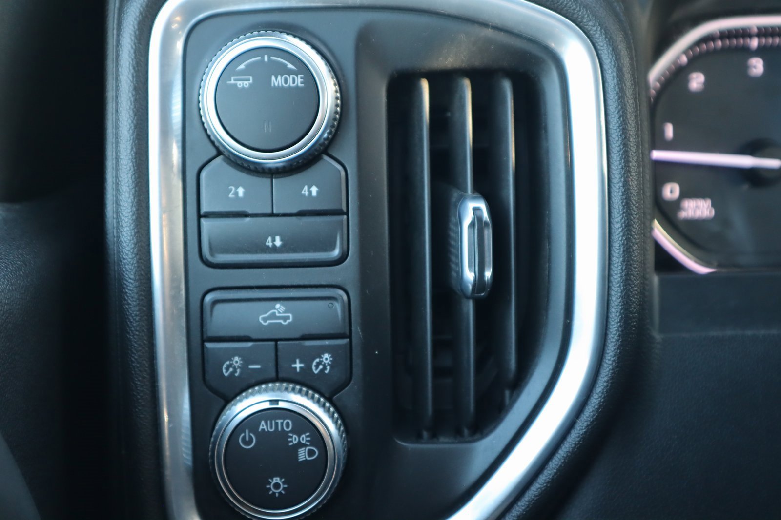 Used 2023 GMC Sierra 2500 SLE image 31