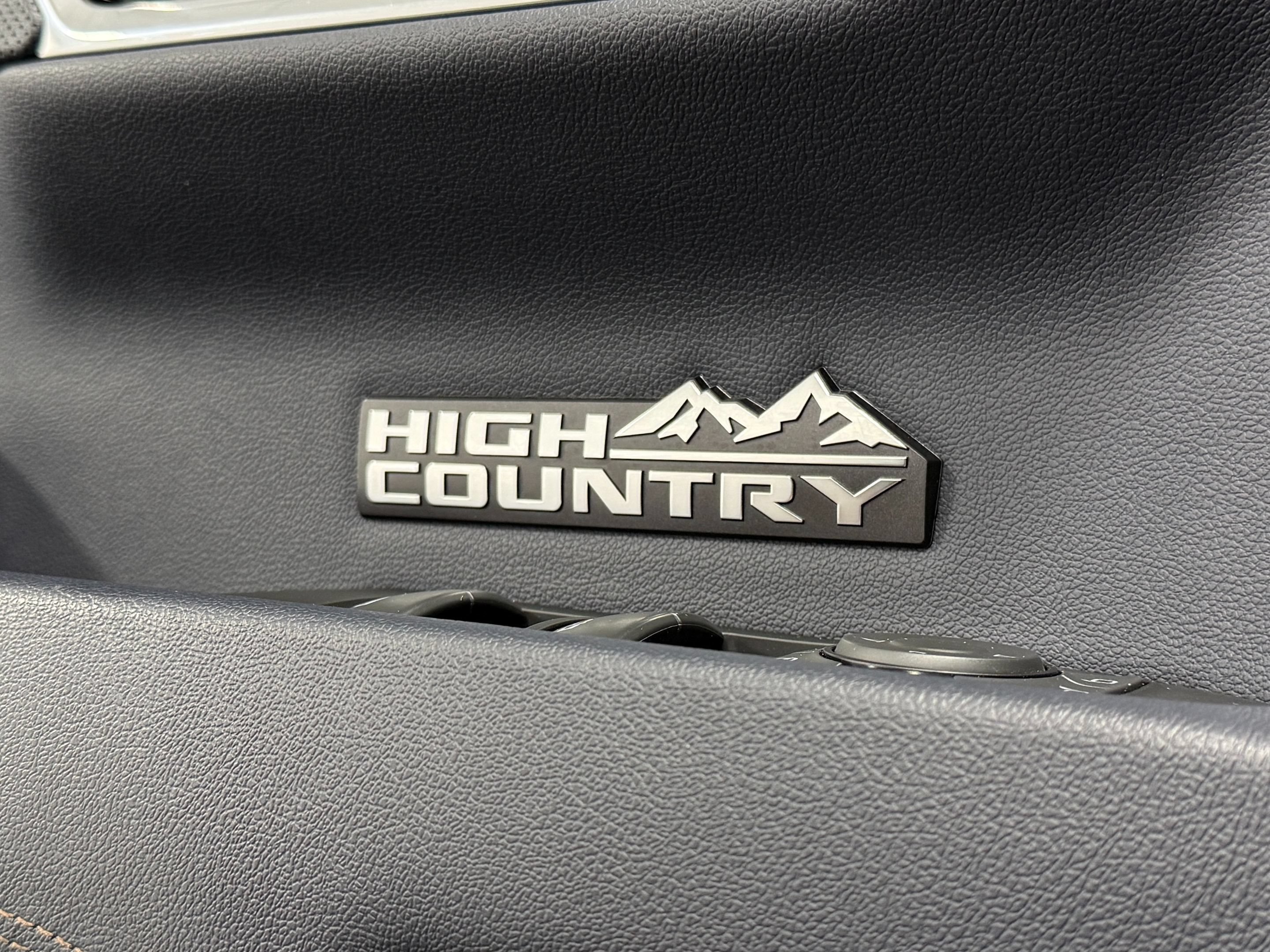 Used 2023 Chevrolet Silverado 1500 High Country w/ Technology Package AWD/4WD image 13