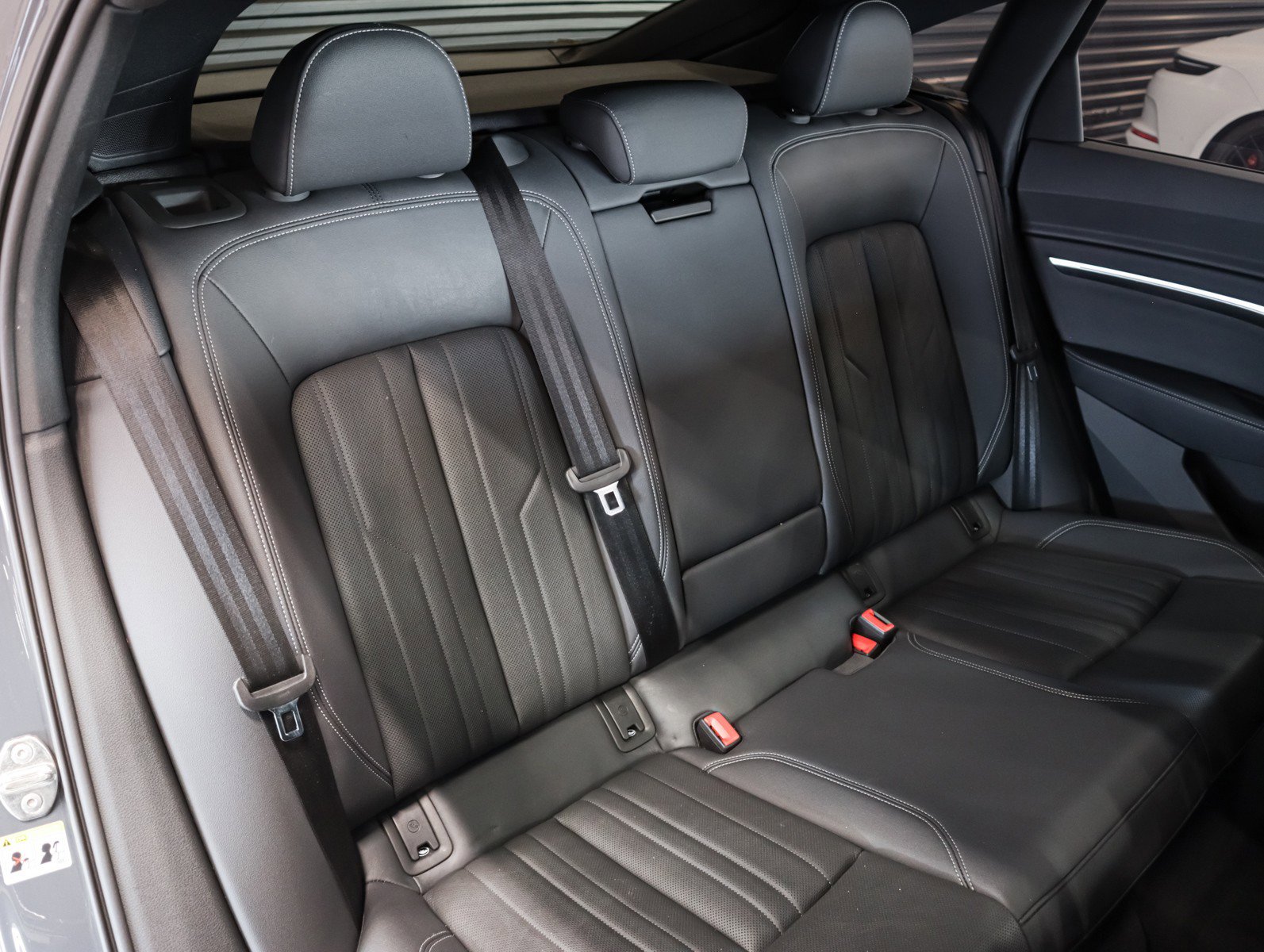 Used 2024 Audi Q8 e-tron Premium Plus image 11