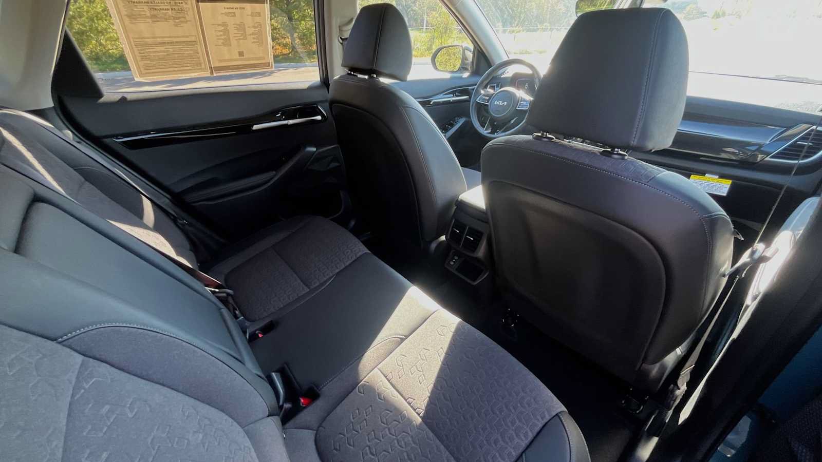 Used 2025 Kia Seltos S AWD/4WD image 11