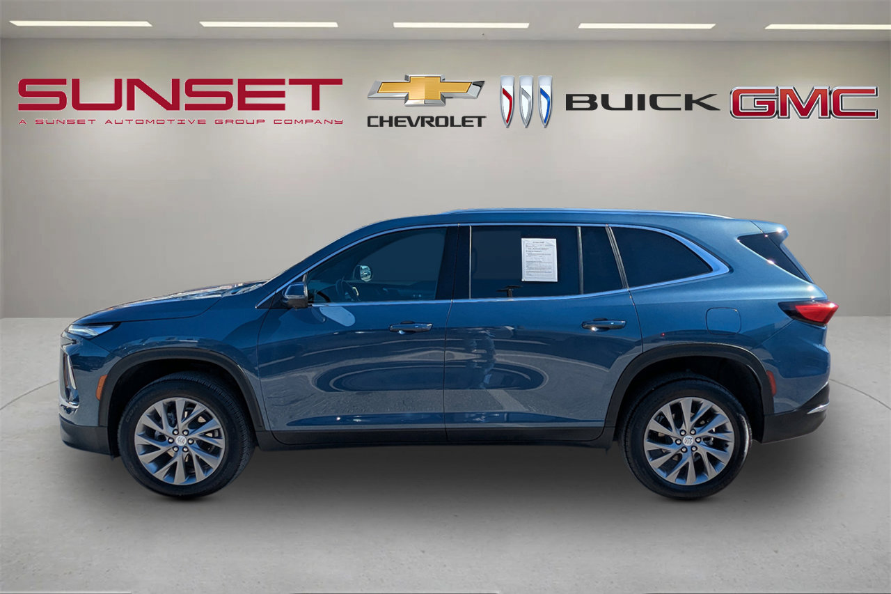 Used 2025 Buick Enclave Preferred image 7