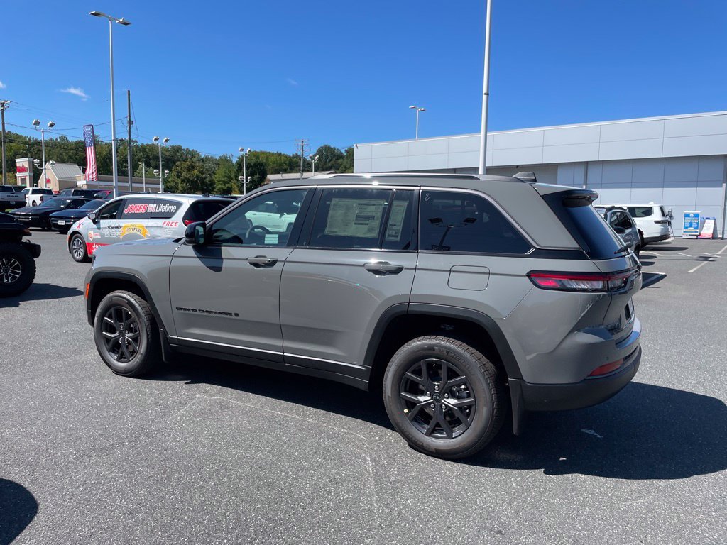 New 2027 Jeep Grand Cherokee Altitude AWD/4WD image 4