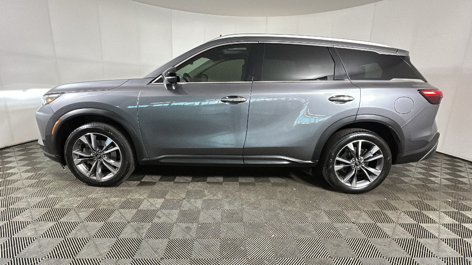 Used 2024 INFINITI QX60 Luxe AWD/4WD image 5