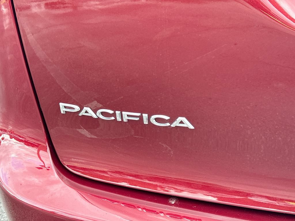 Used 2021 Chrysler Pacifica Touring-L w/ Premium & Safety Sphere Group FWD image 11