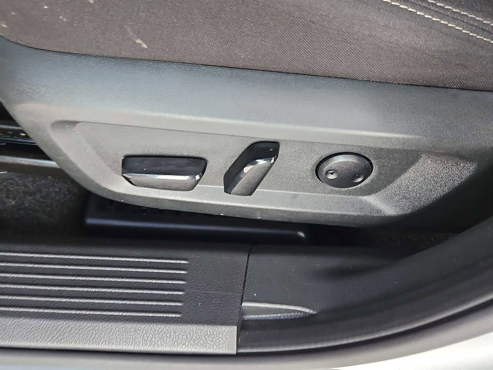 Used 2023 Nissan Rogue SV FWD image 18