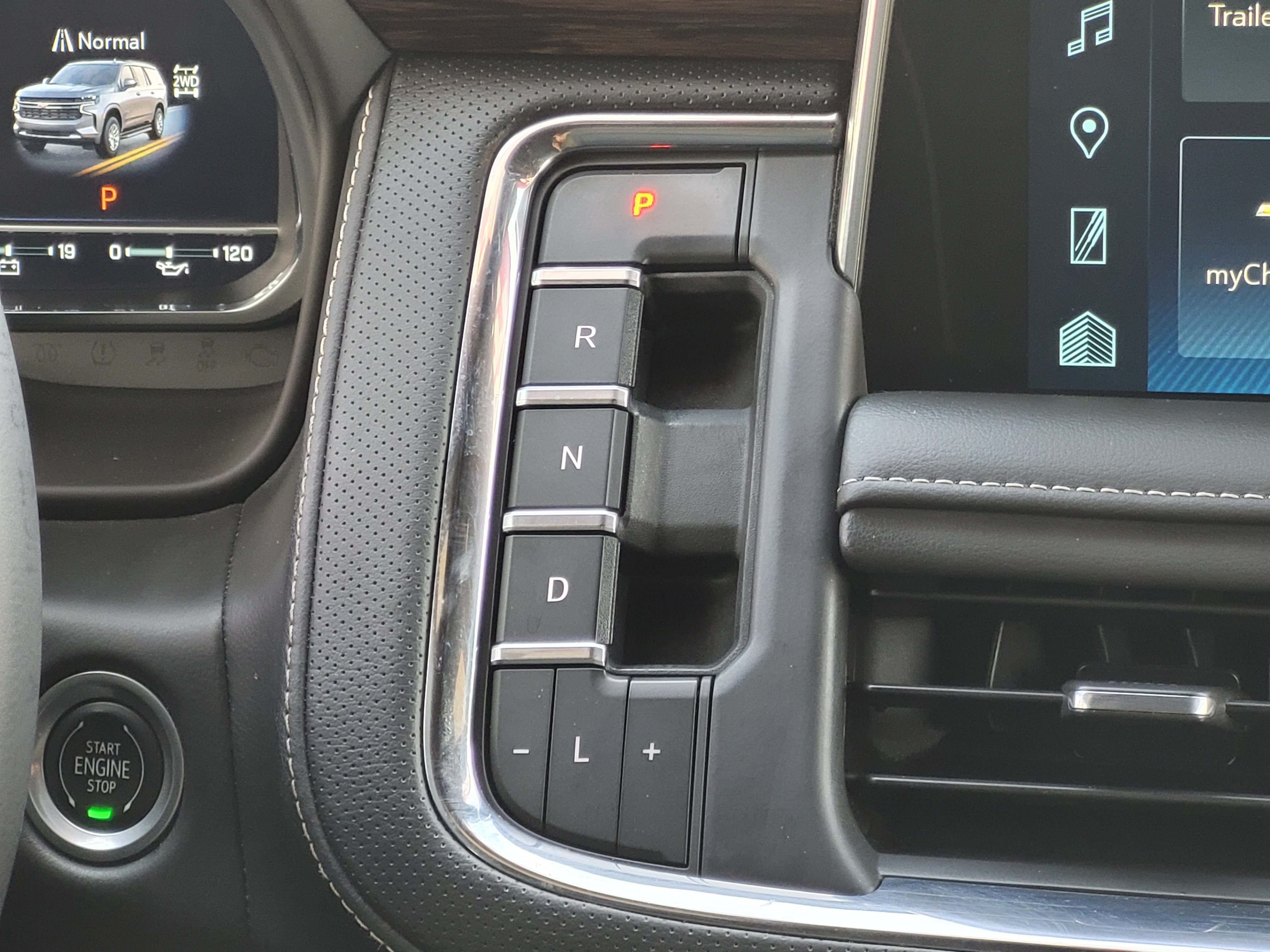 Used 2022 Chevrolet Suburban Premier AWD/4WD image 18