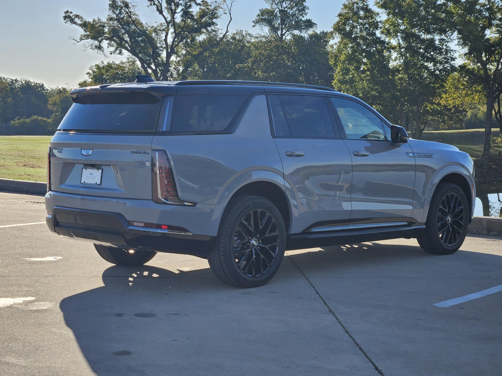 New 2026 Cadillac Escalade IQL Sport 1 w/ LPO, ONYX Package AWD/4WD image 4