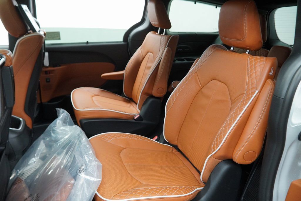 New 2026 Chrysler Pacifica Pinnacle image 19