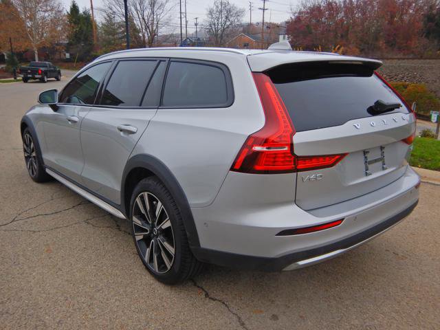 Used 2025 Volvo V60 B5 Cross Country Ultra w/ Climate Package image 6