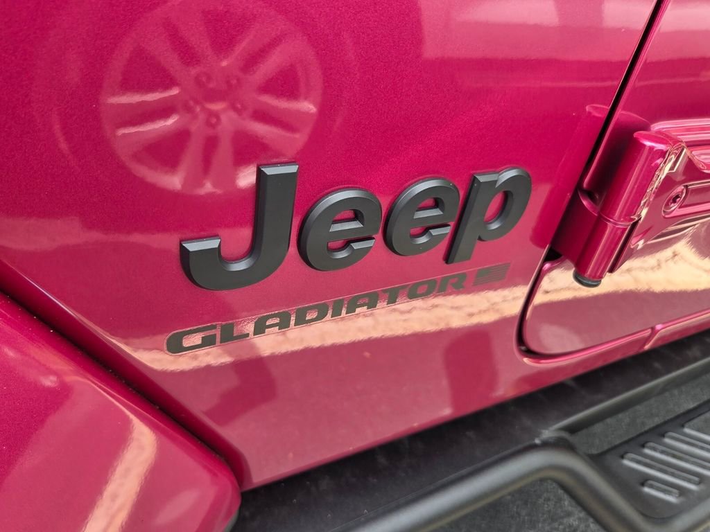 Used 2024 Jeep Gladiator Sport AWD/4WD image 7