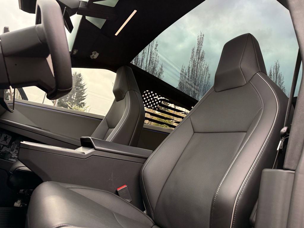 Used 2024 Tesla Cybertruck Cyberbeast AWD/4WD image 27