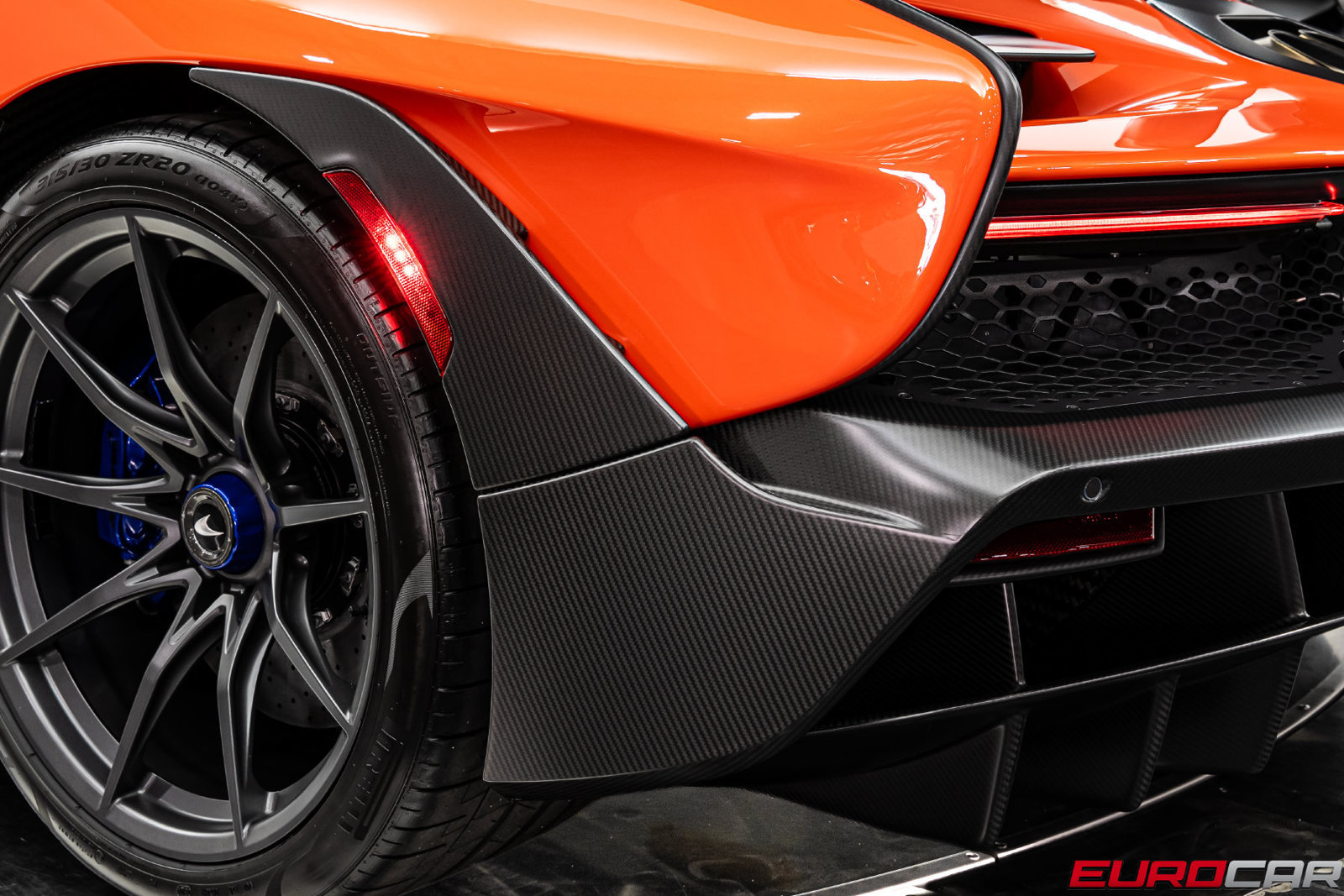 Used 2019 McLaren Senna RWD image 38