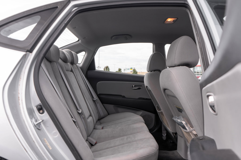 Used 2010 Hyundai Elantra GLS FWD image 13