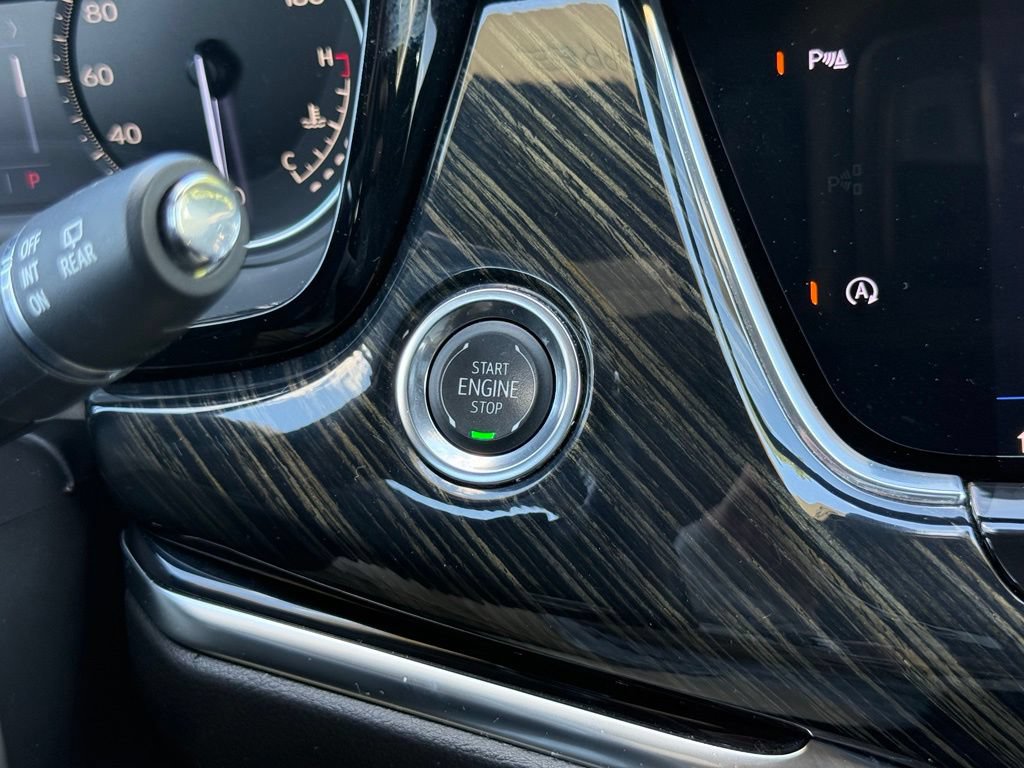 Certified 2025 Cadillac XT6 Premium Luxury FWD image 30