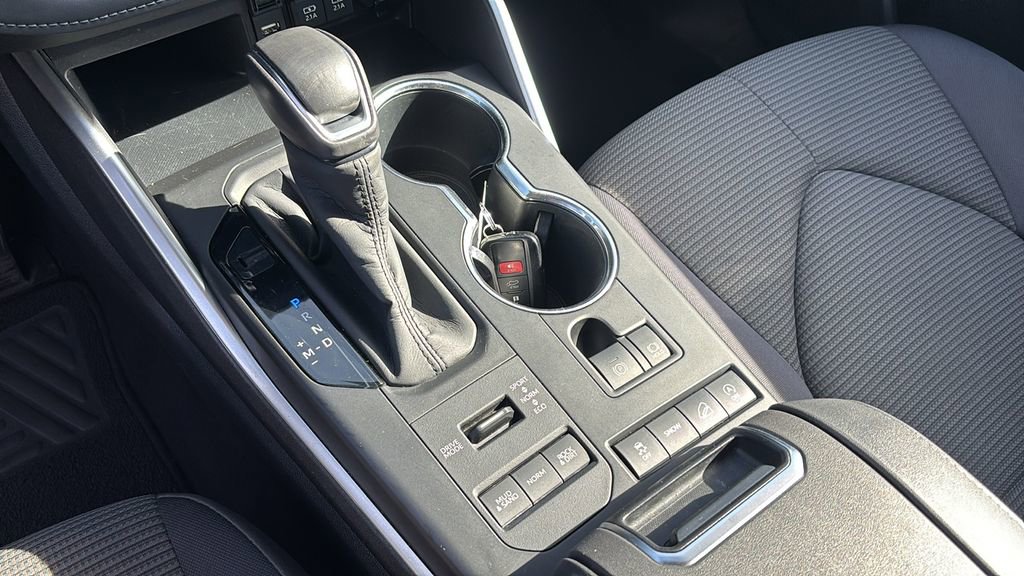 Used 2020 Toyota Highlander LE image 21