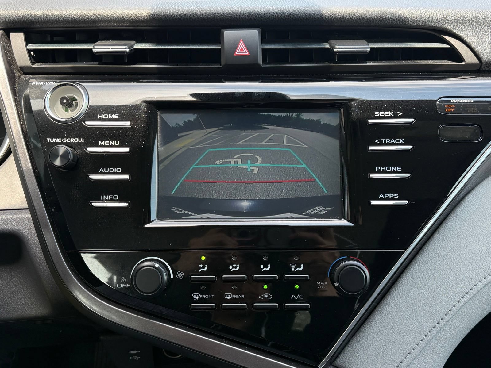 Used 2018 Toyota Camry LE FWD image 30
